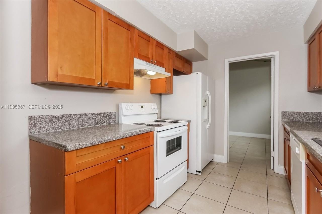 6331 Southgate Blvd - Photo 4 of 15