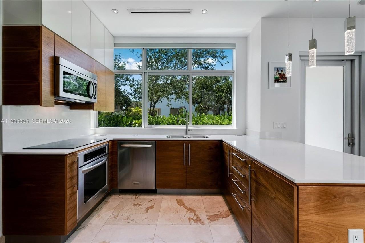 548 Fernwood Rd #548 - Photo 2 of 50