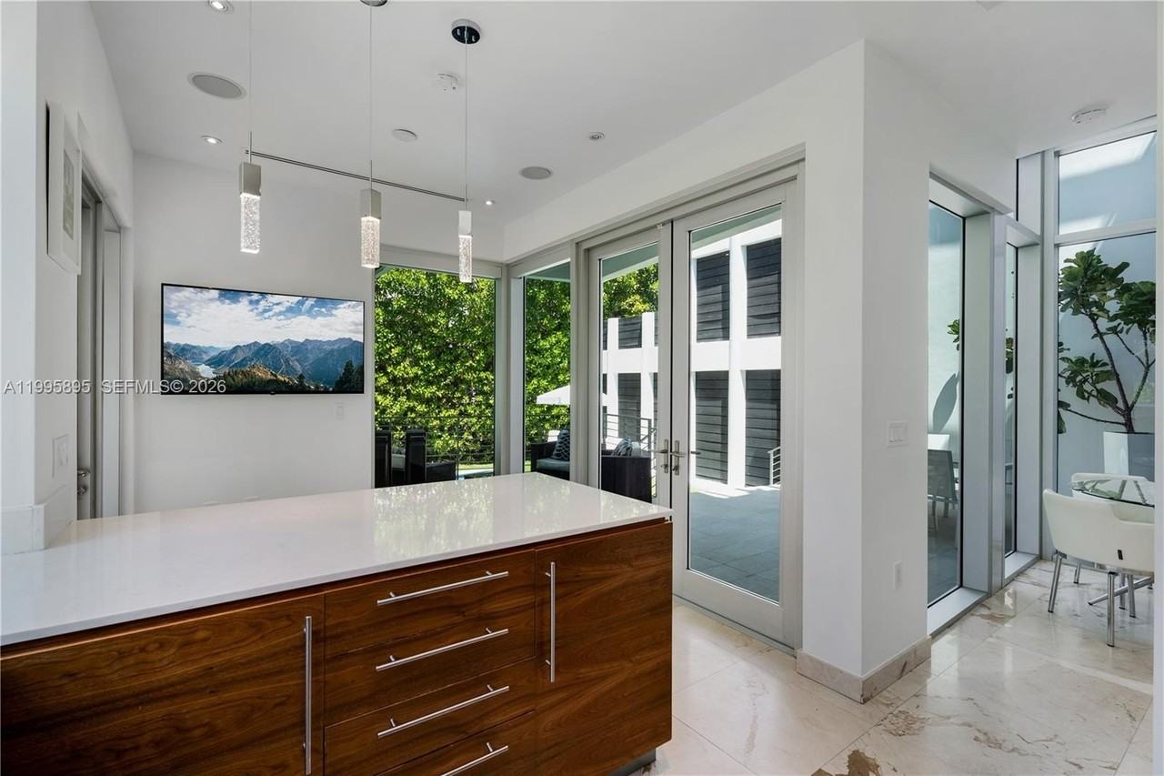 548 Fernwood Rd #548 - Photo 3 of 50