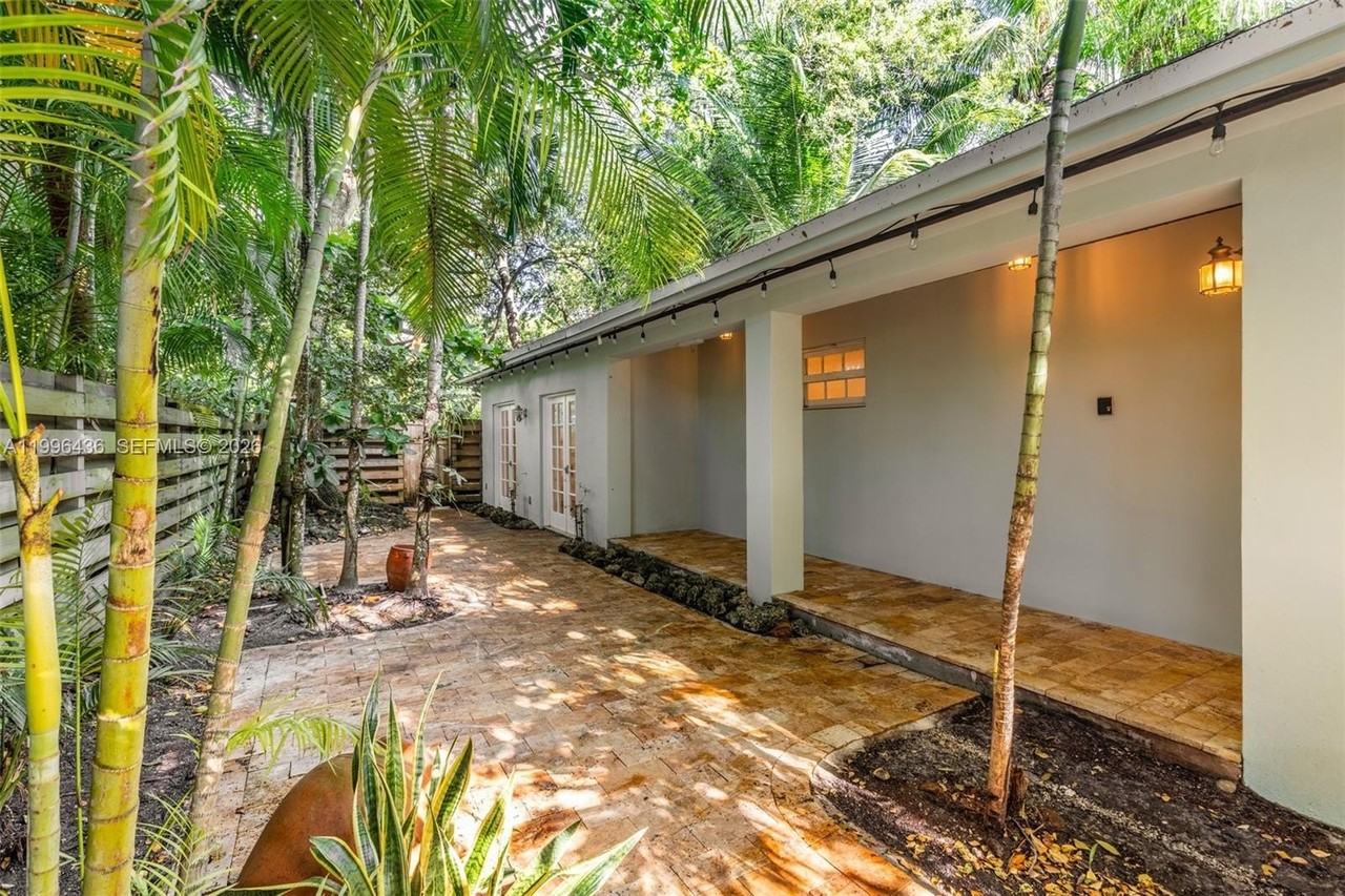 4235 Lennox Dr - Photo 2 of 25