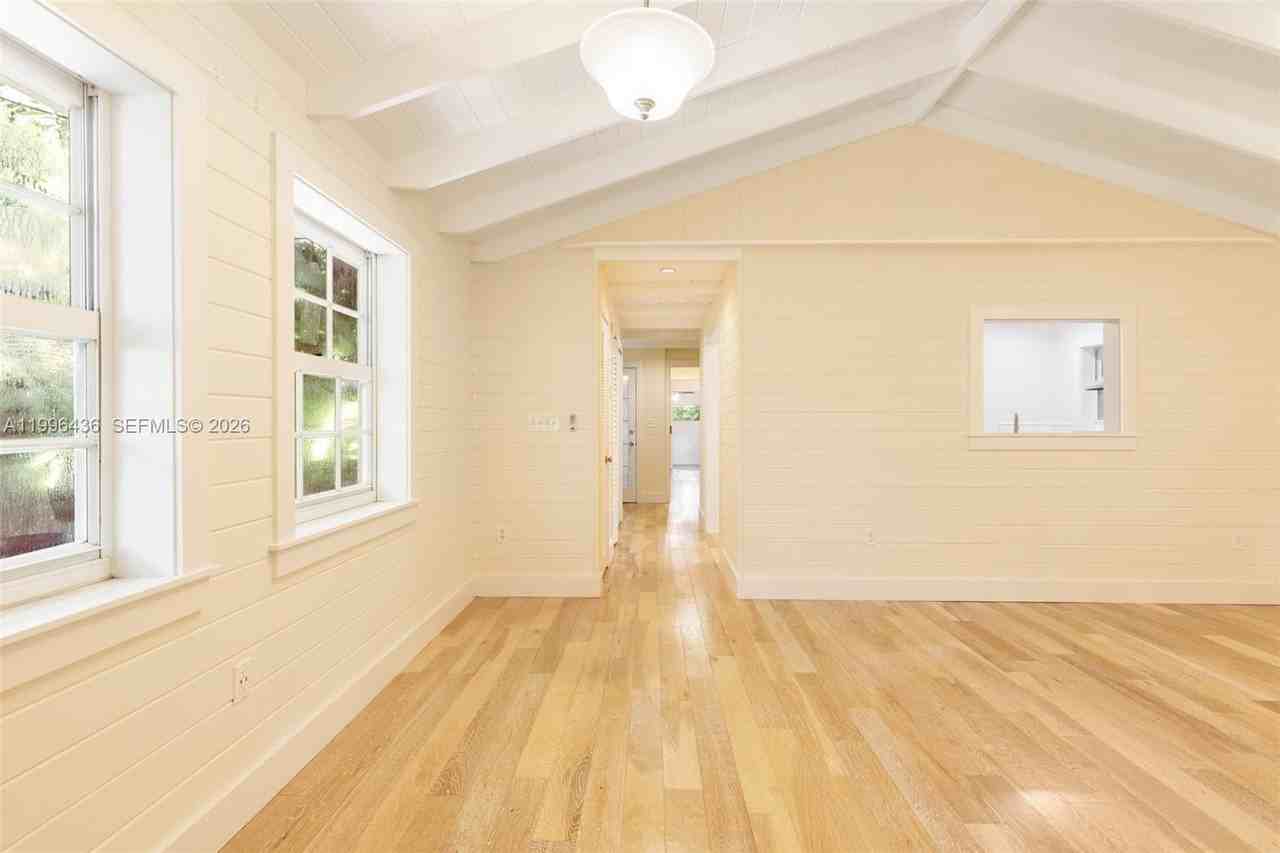 4235 Lennox Dr - Photo 5 of 25