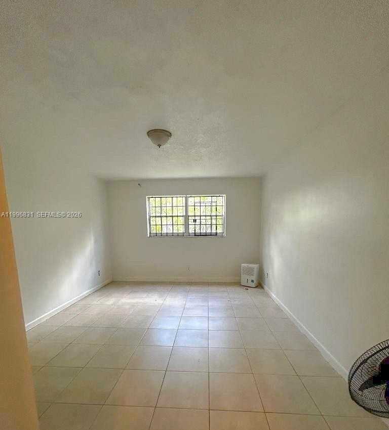 203 Ne 141st St #203 - Photo 4 of 4