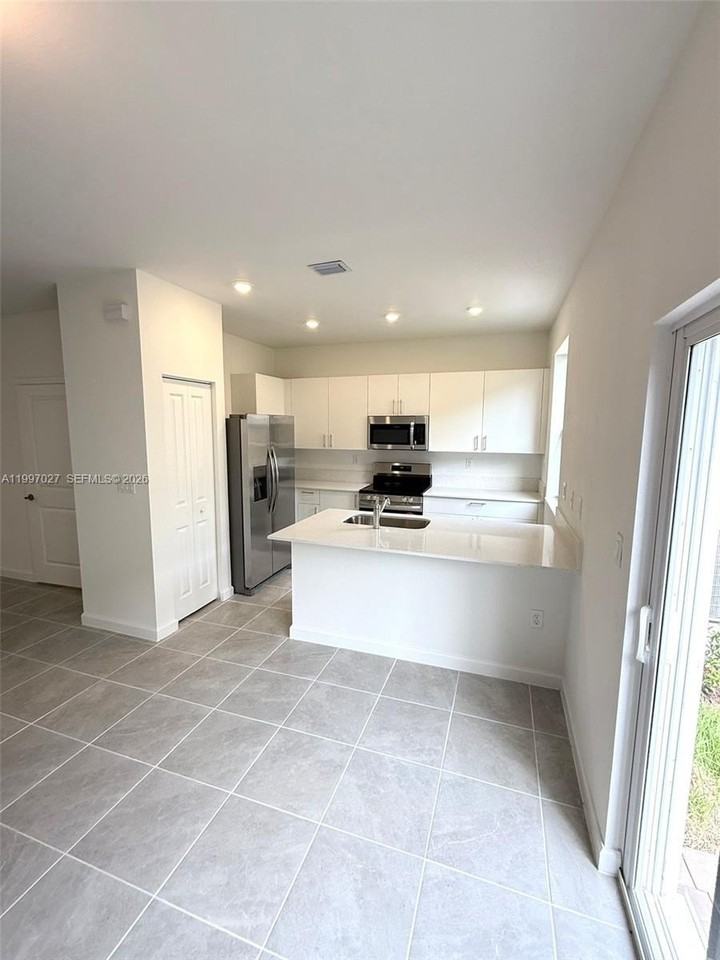 2523 Se 29th St #2523 - Photo 5 of 21