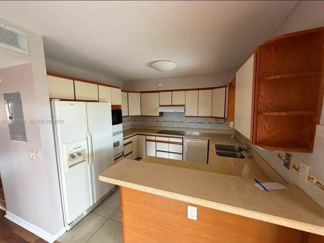 2385 W 69th St #2385B - Photo 4 of 7