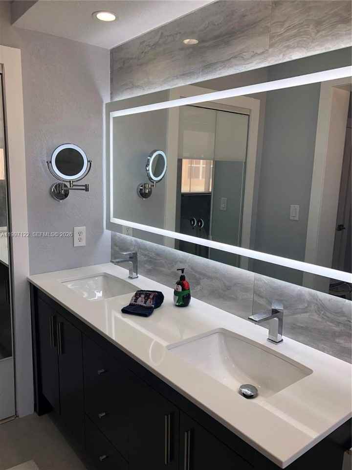 7768 Nw 116th Ave - Photo 5 of 13