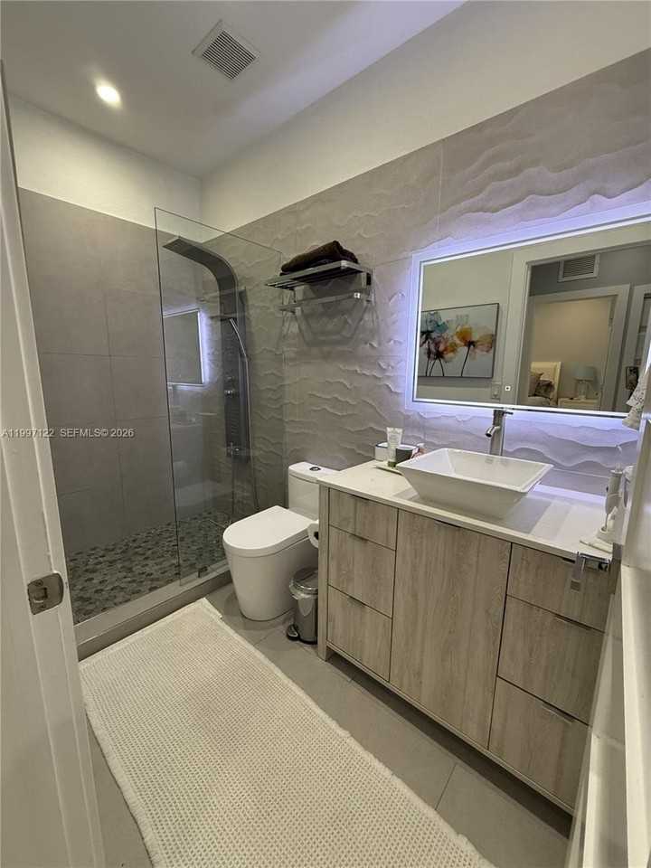 7768 Nw 116th Ave - Photo 7 of 13