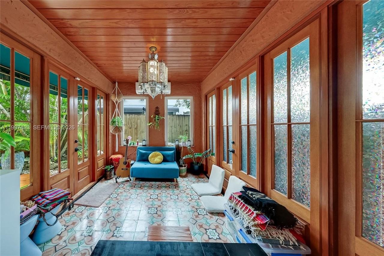 521 Ne 74th St - Photo 2 of 16