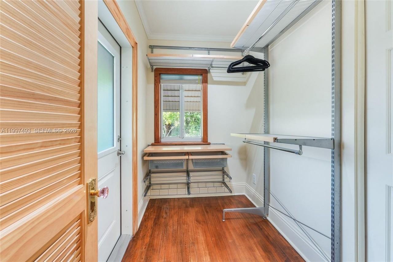 521 Ne 74th St - Photo 7 of 16