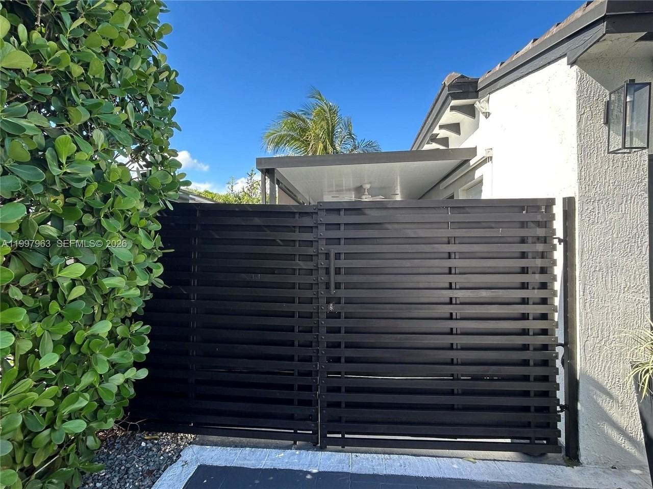 135 E 37th St #1 - Photo 2 of 11