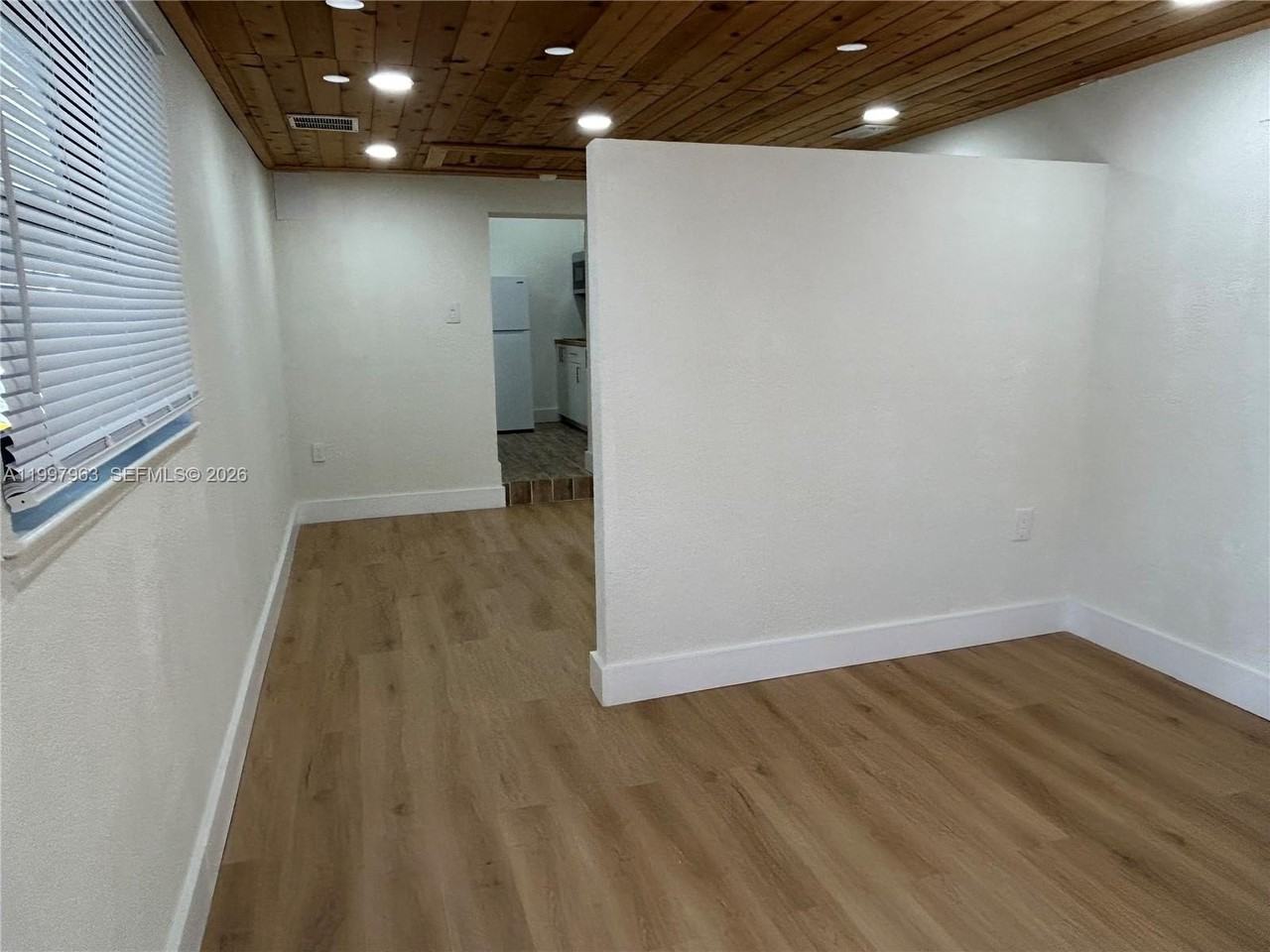 135 E 37th St #1 - Photo 3 of 11