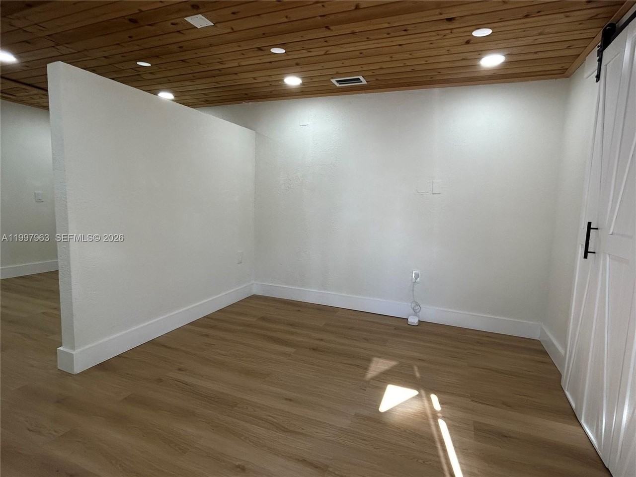 135 E 37th St #1 - Photo 4 of 11