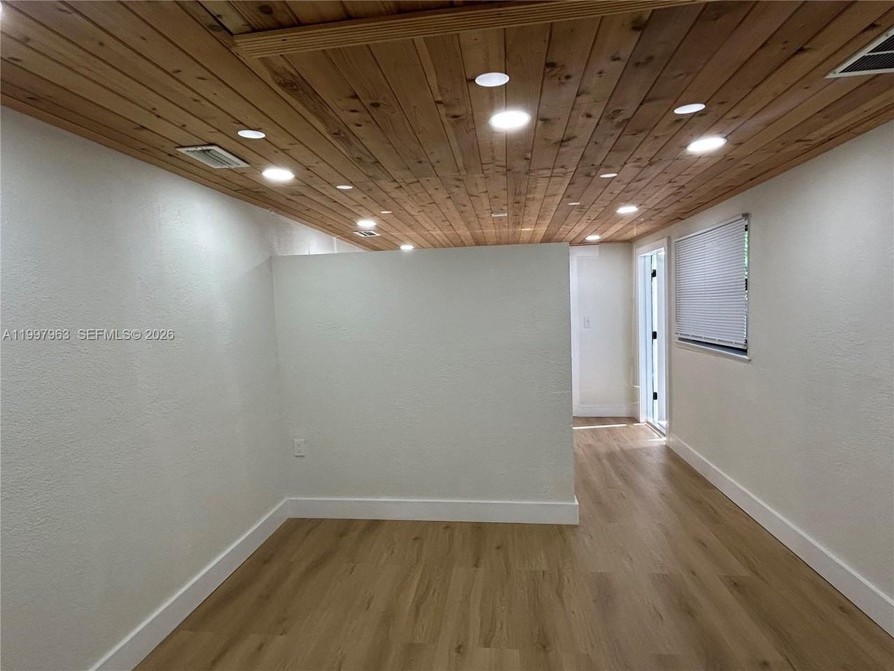 135 E 37th St #1 - Photo 5 of 11