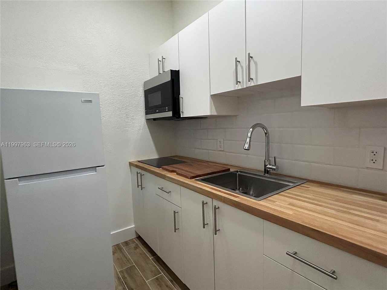 135 E 37th St #1 - Photo 7 of 11