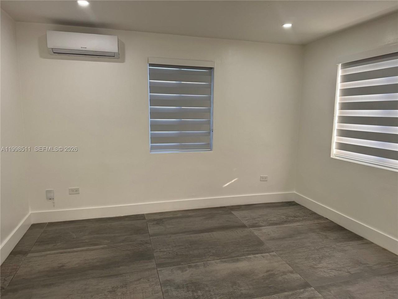 731 E 19th St - Photo 3 of 16