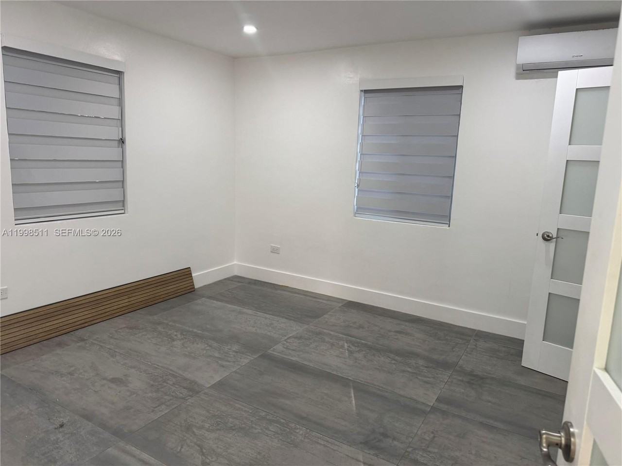 731 E 19th St - Photo 7 of 16