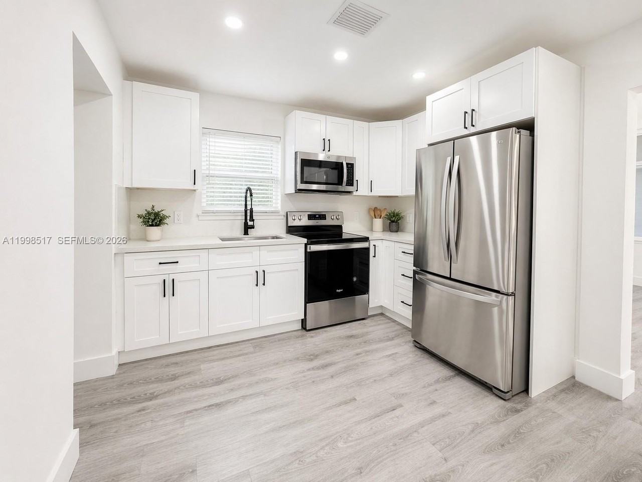 736 Nw 41st St - Photo 6 of 12