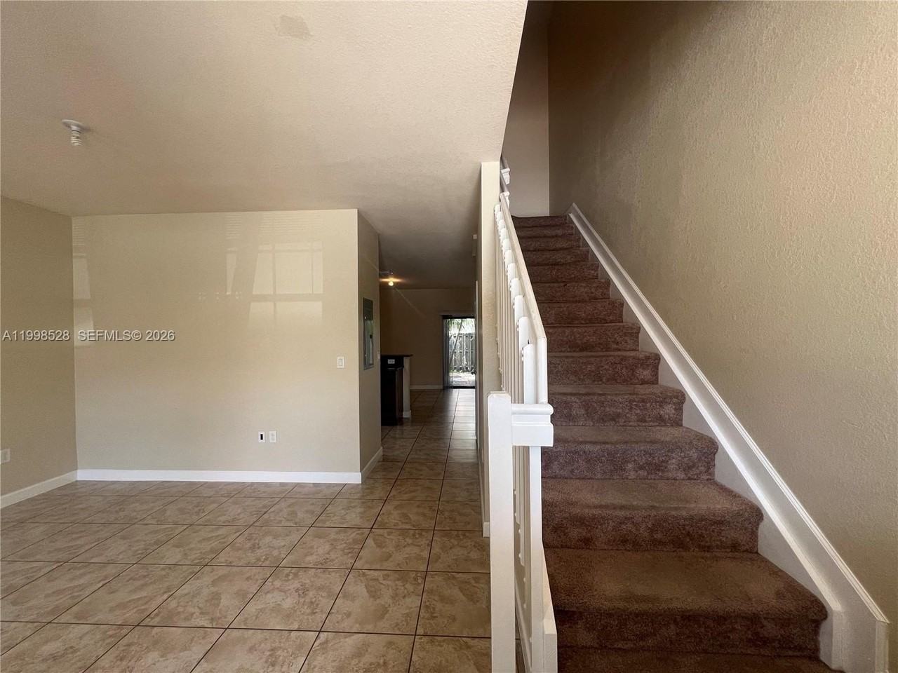 3211 Se 7th St - Photo 6 of 13