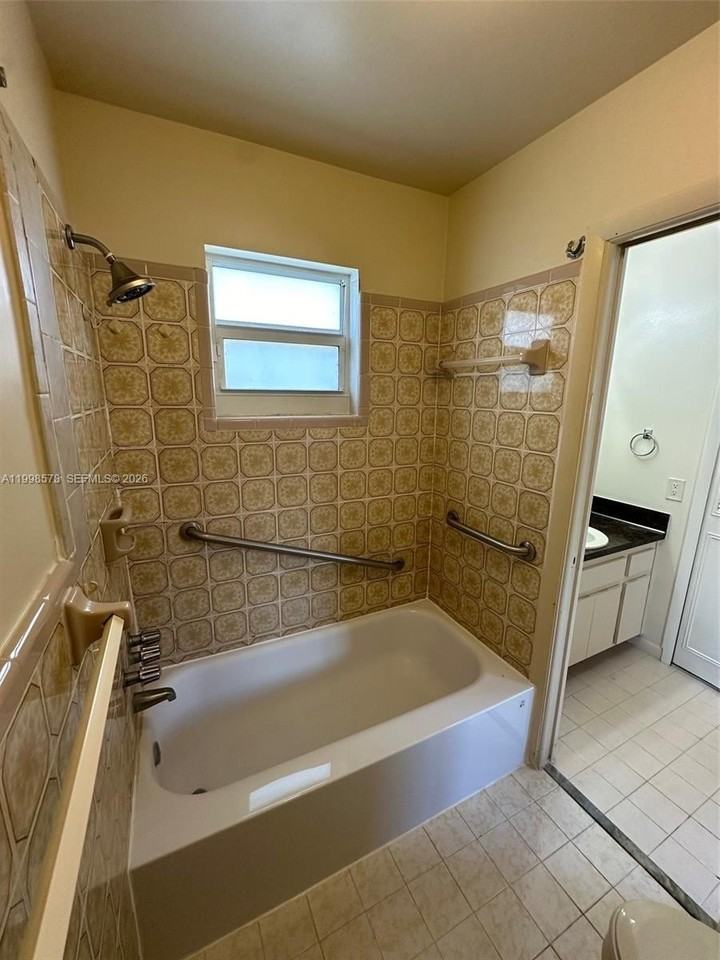 2810 Sw 108th Pl - Photo 6 of 7