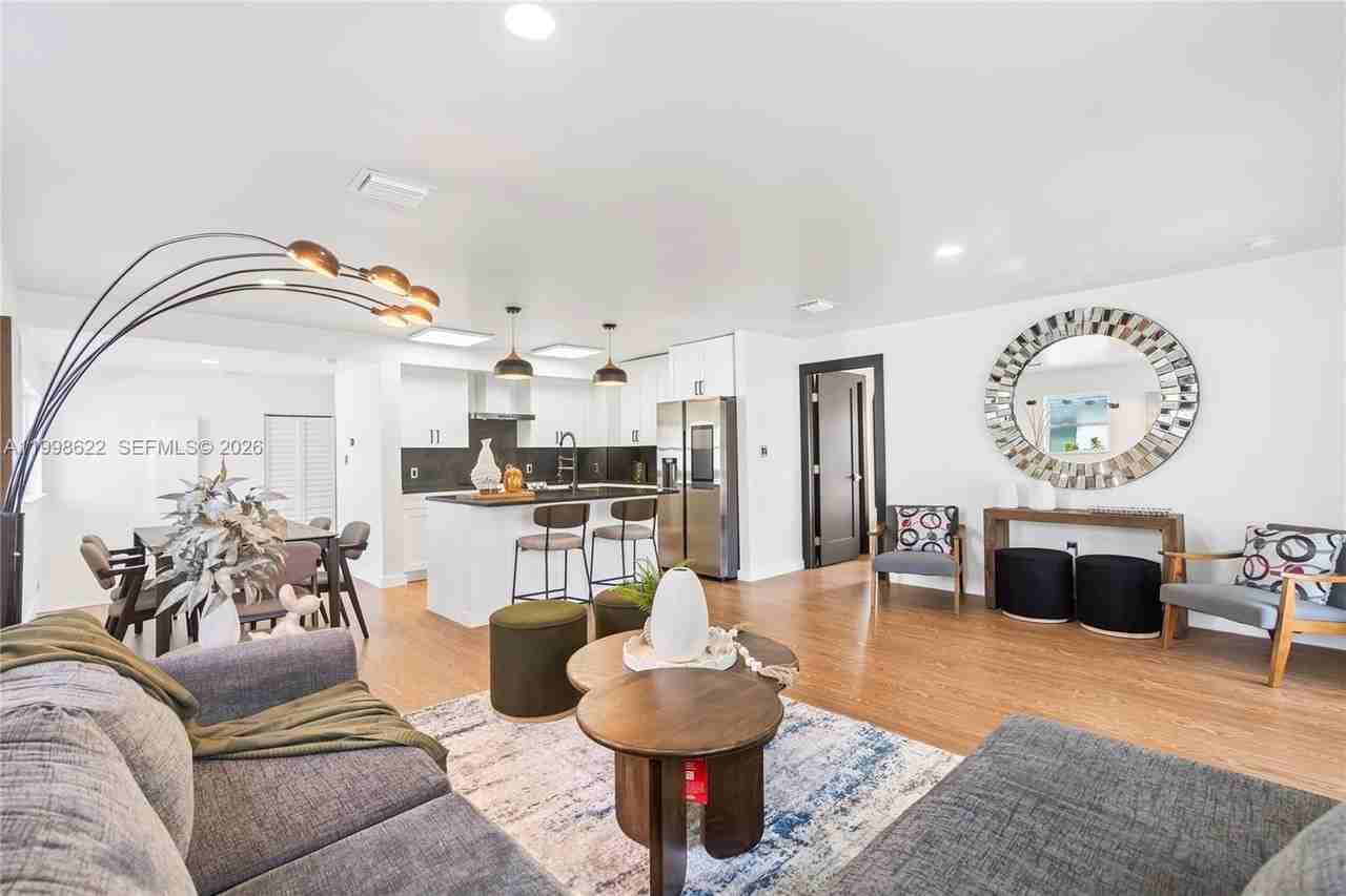 1911 Sw 57th Ave - Photo 2 of 41