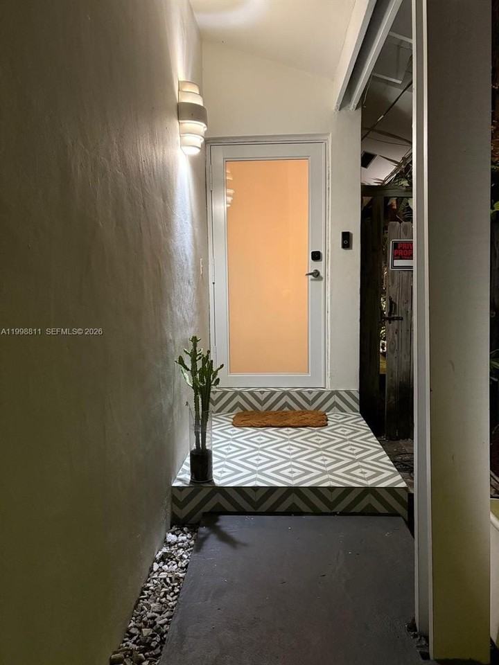 3155 Jackson Ave - Photo 4 of 20