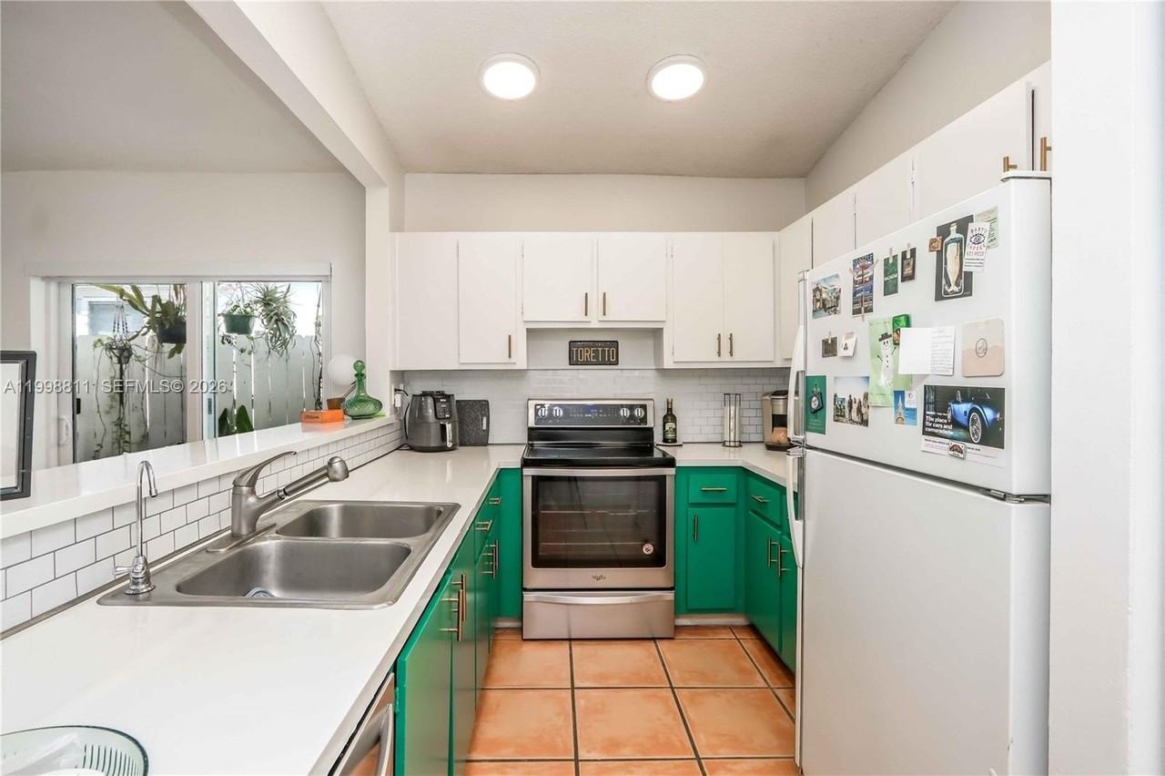 3155 Jackson Ave - Photo 5 of 20