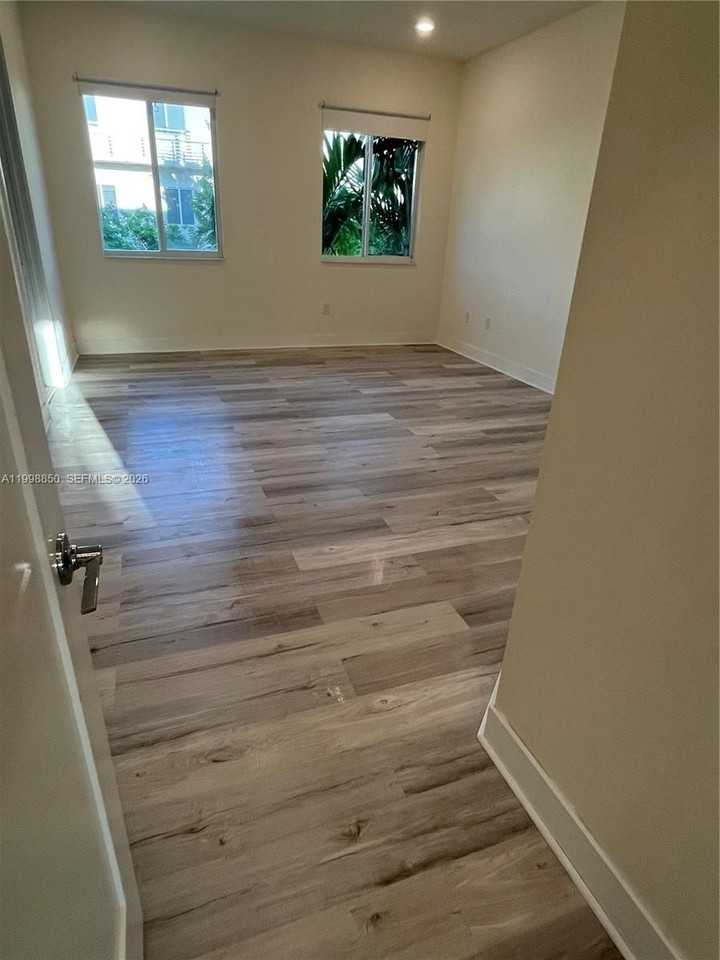 6468 Nw 103rd Pl - Photo 5 of 9