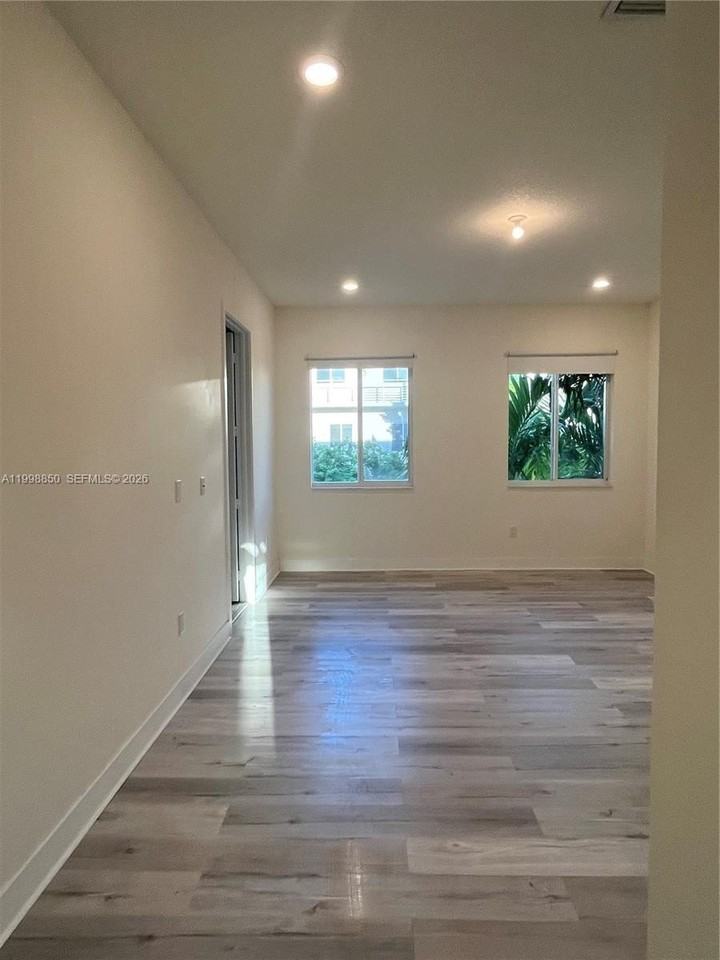 6468 Nw 103rd Pl - Photo 7 of 9