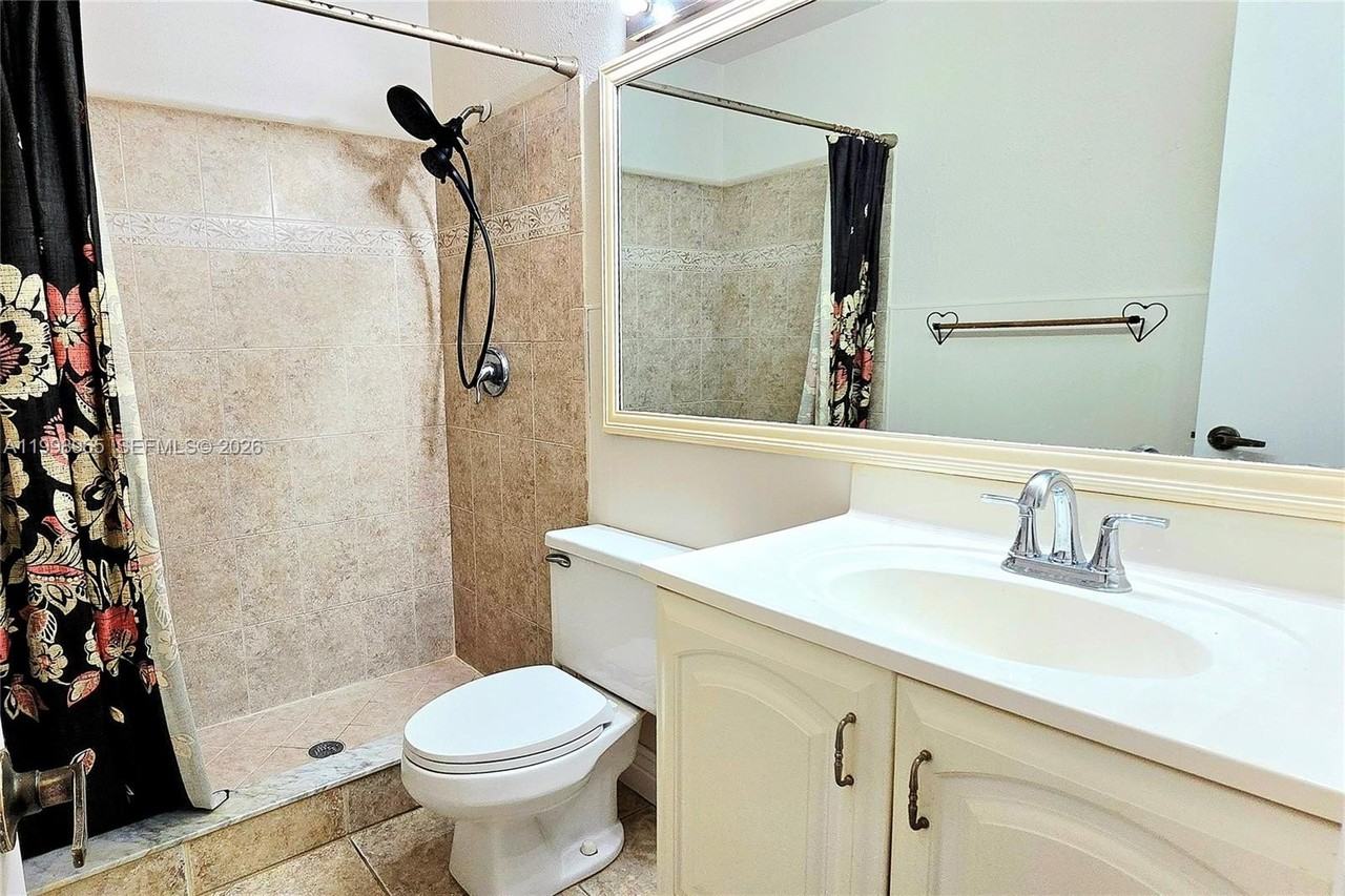 1912 Palmland Dr #3 - Photo 2 of 34