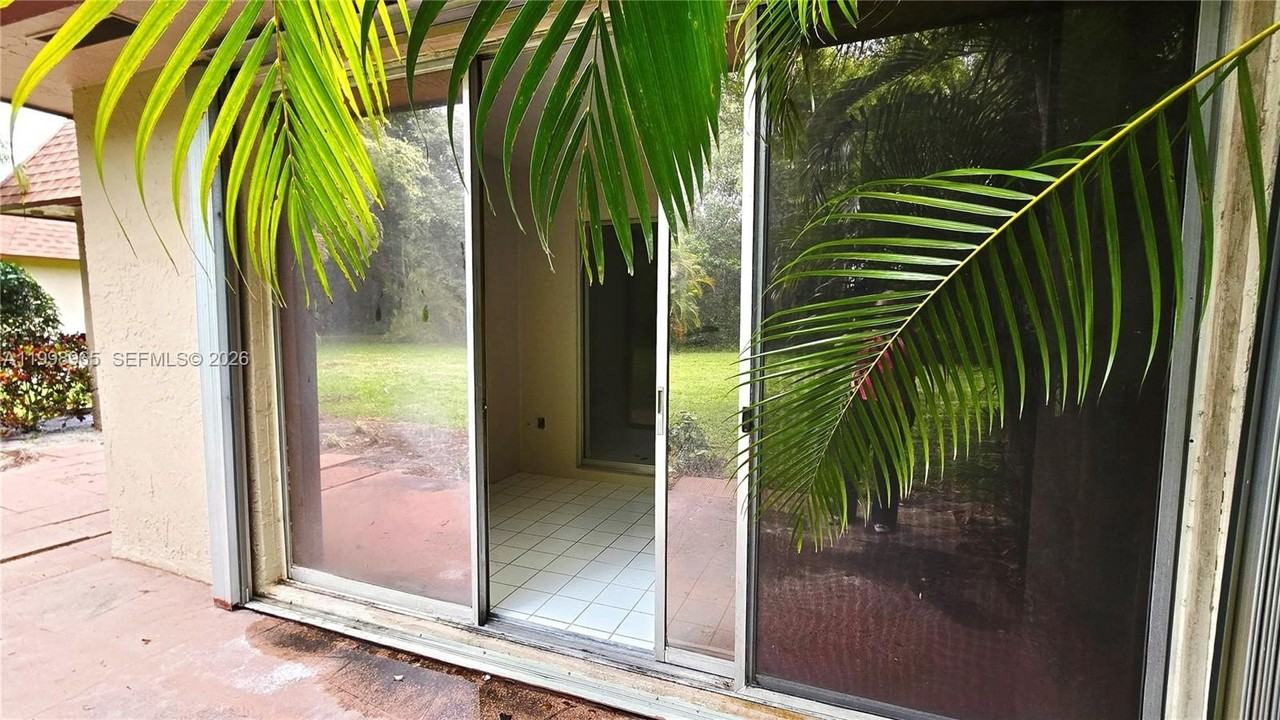 1912 Palmland Dr #3 - Photo 3 of 34