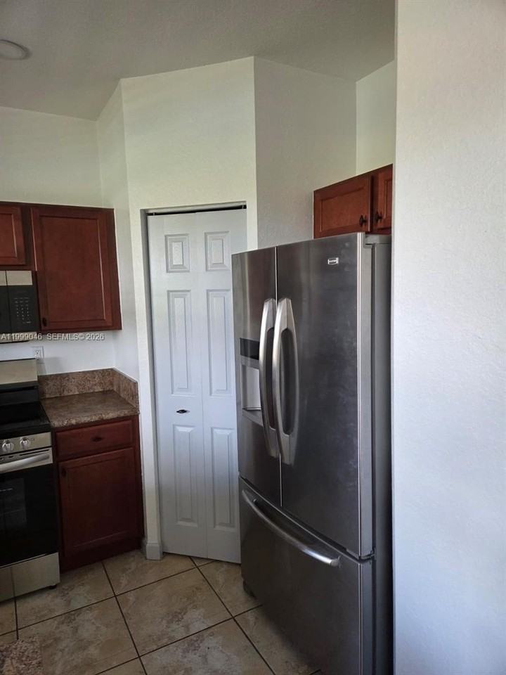 16293 Sw 71st Ter - Photo 3 of 28