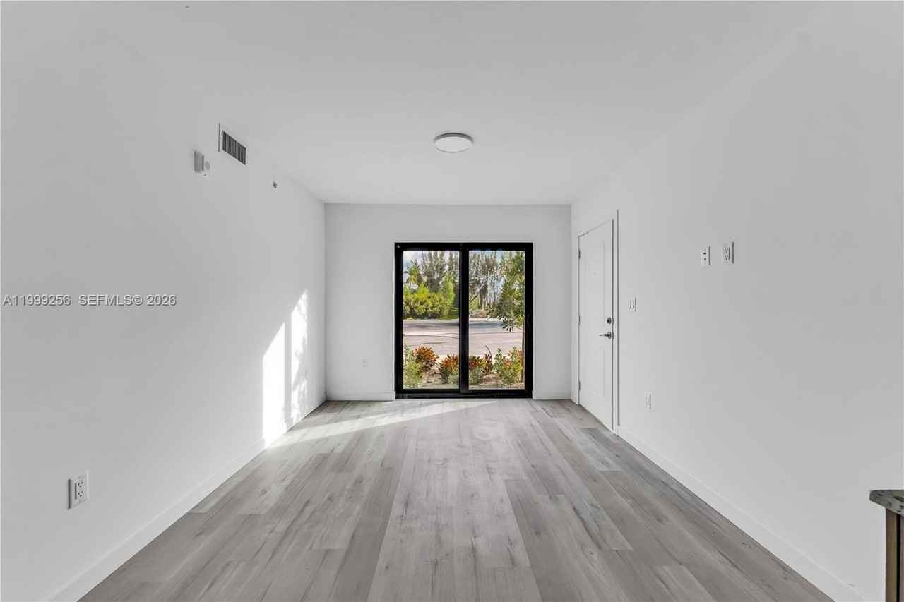 175 Nw 160th St #118 - Photo 2 of 14