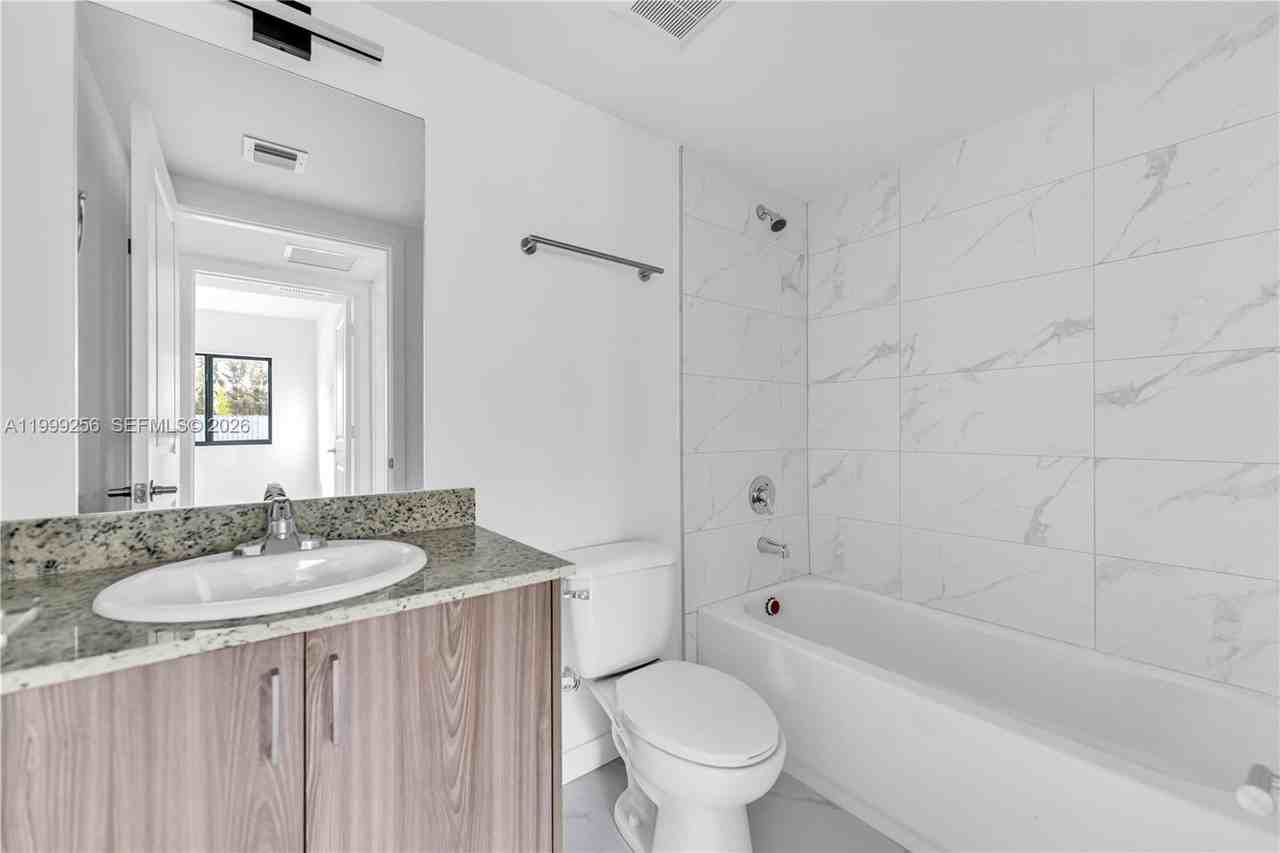 175 Nw 160th St #118 - Photo 6 of 14