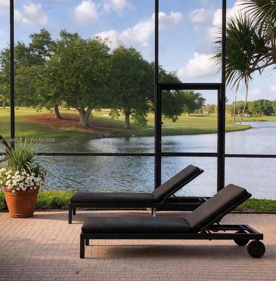 2716 Oakmont Ct - Photo 2 of 8