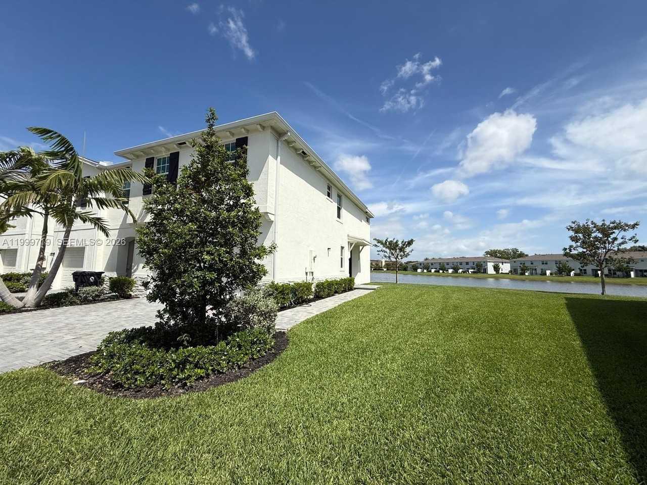 6931 Harbours Edge Ave #6931 - Photo 2 of 23