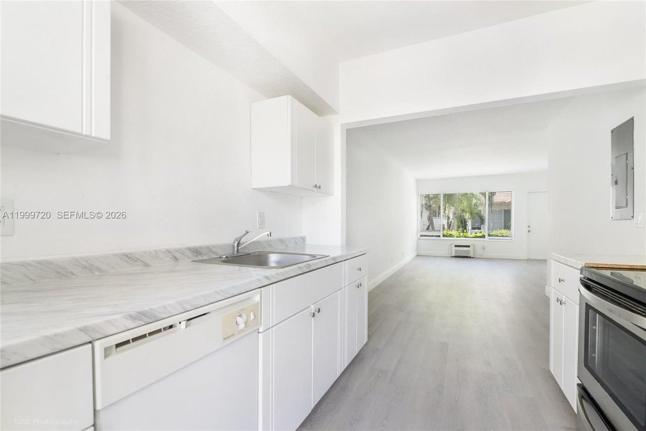 9790 E Bay Harbor Dr #2N - Photo 3 of 10