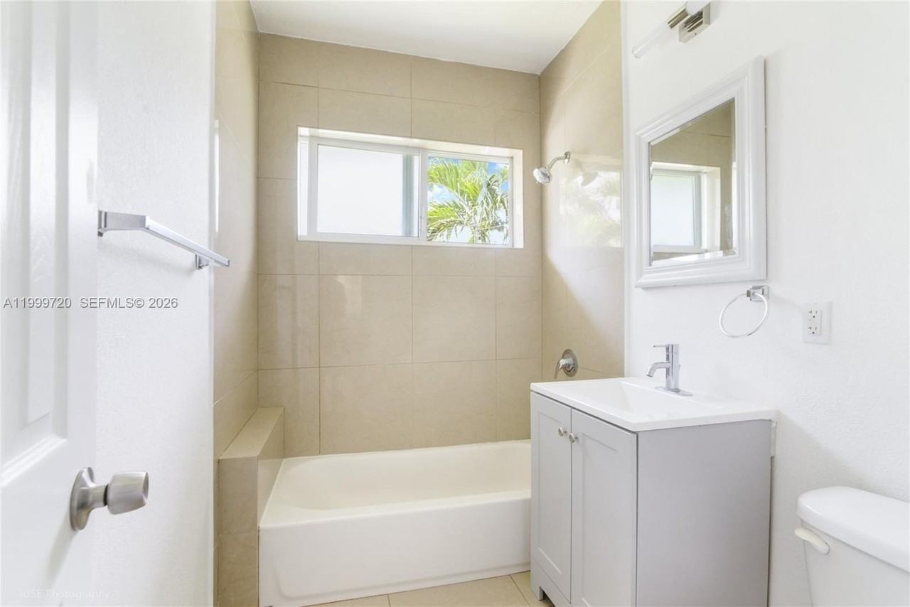 9790 E Bay Harbor Dr #2N - Photo 4 of 10