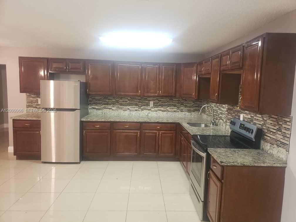 6621 Nw 30th St - Photo 2 of 6