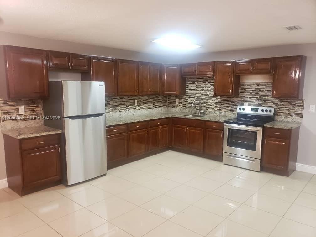 6621 Nw 30th St - Photo 3 of 6