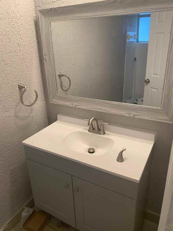 6621 Nw 30th St - Photo 6 of 6