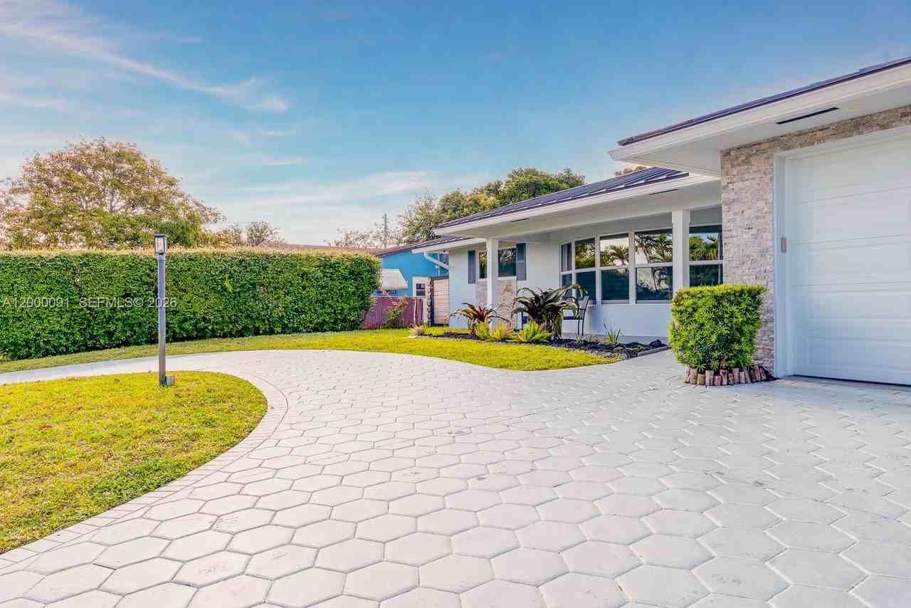 5012 Grant St - Photo 3 of 50