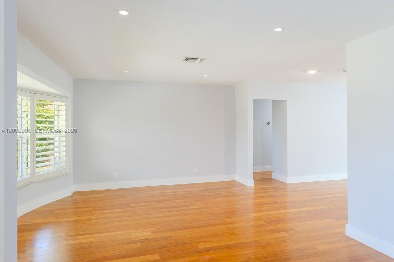 5012 Grant St - Photo 7 of 50