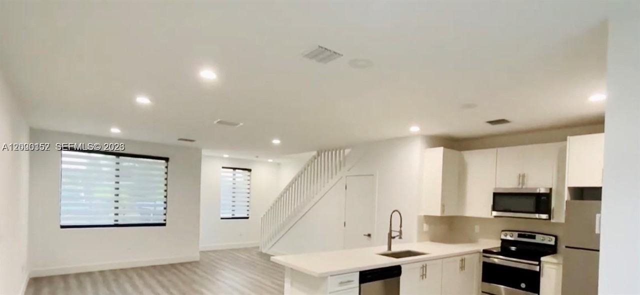 2611 Nw 166th St - Photo 3 of 7