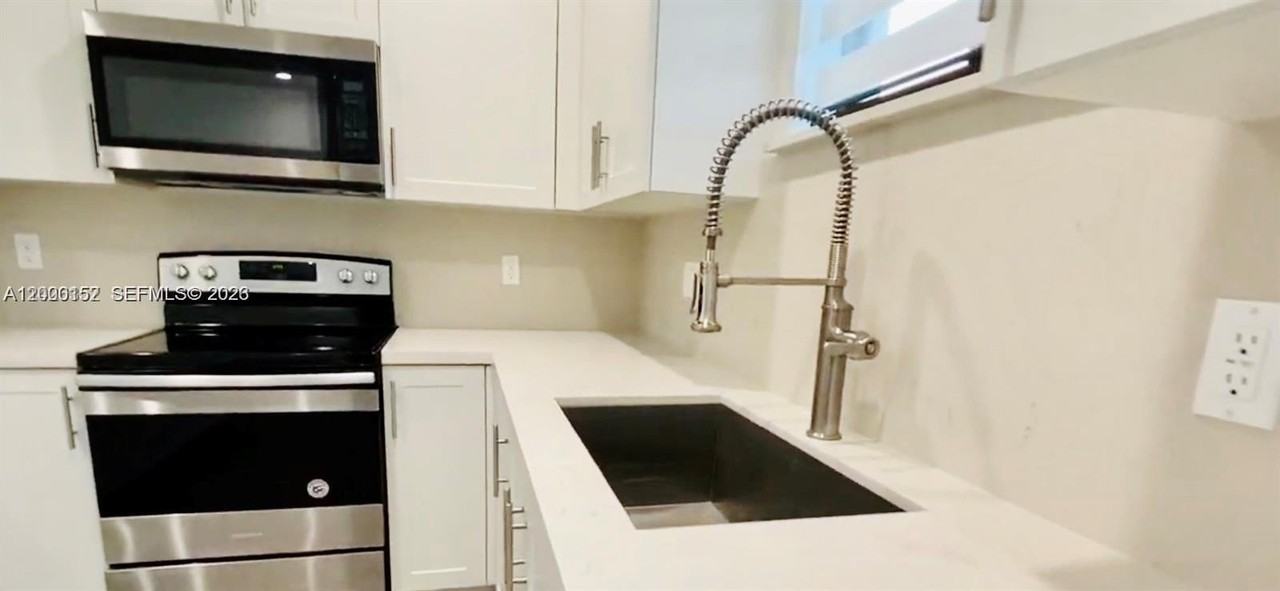 2611 Nw 166th St - Photo 4 of 7