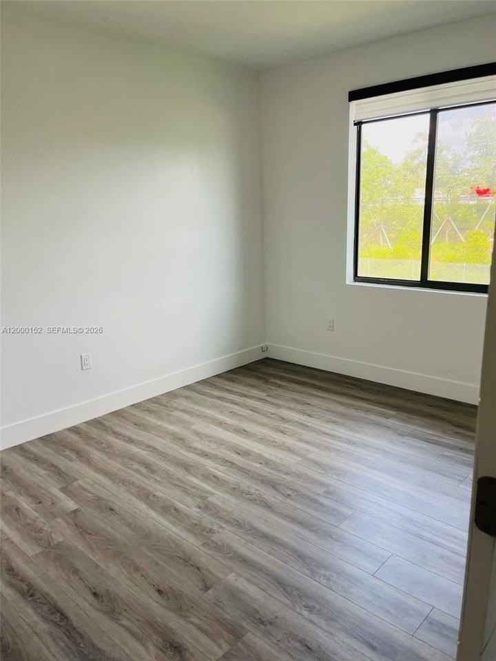 2611 Nw 166th St - Photo 5 of 7