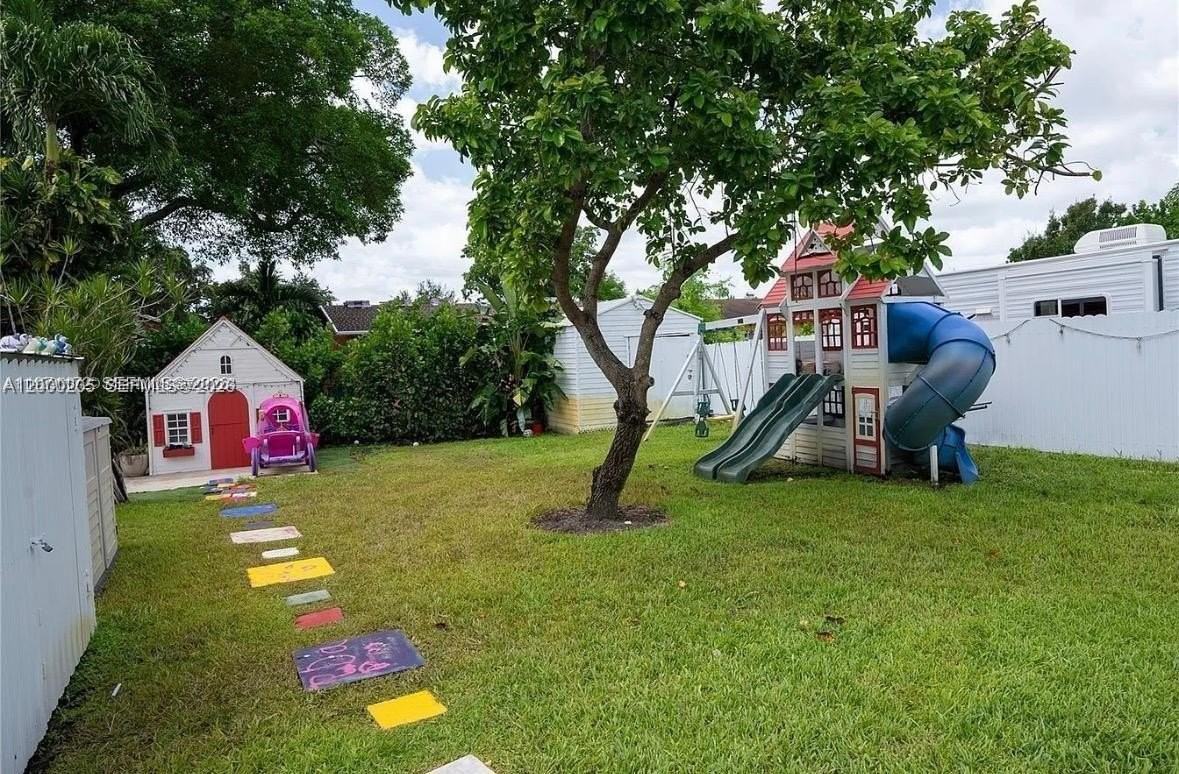 31 Sw 6th St - Photo 2 of 24