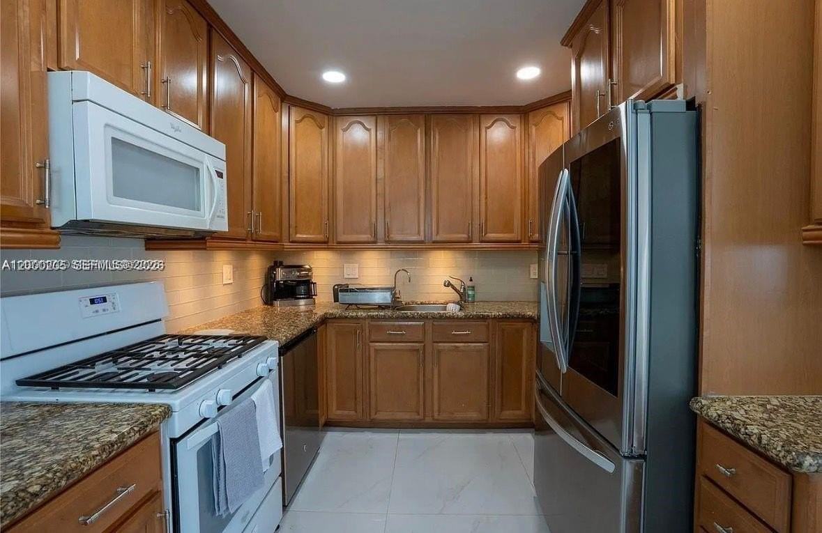 31 Sw 6th St - Photo 6 of 24