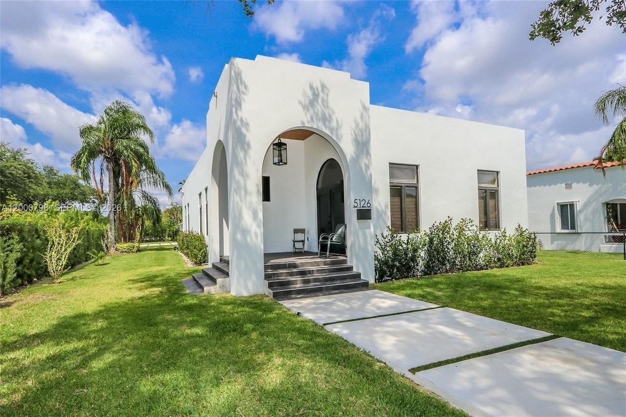 5126 Sw 57th Ave - Photo 2 of 32