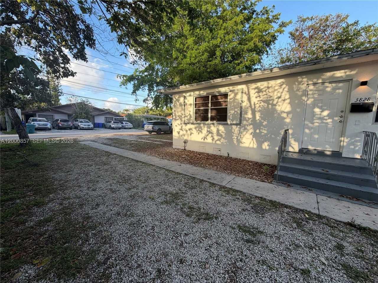 3828 Sw 29th St #3828 - Photo 4 of 19