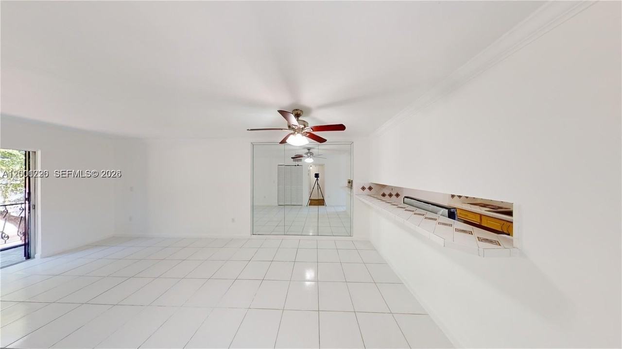 160 Sw 30th Ave #204A - Photo 5 of 24