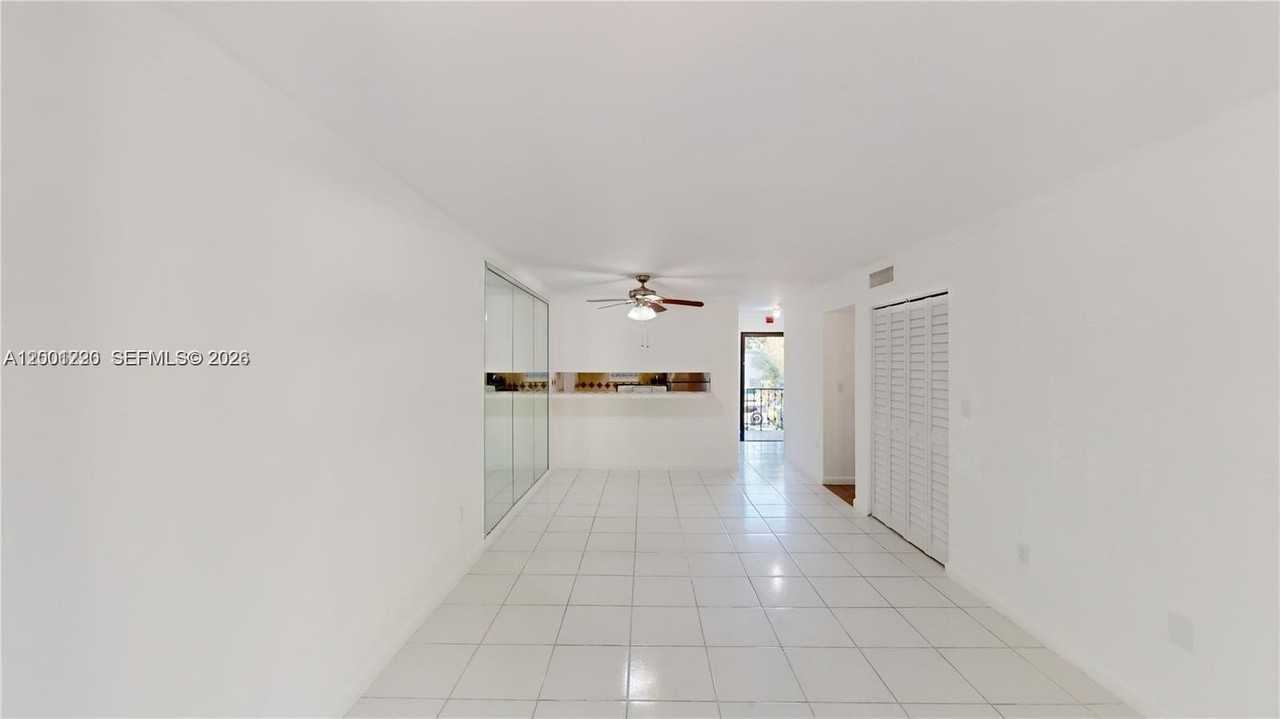 160 Sw 30th Ave #204A - Photo 6 of 24